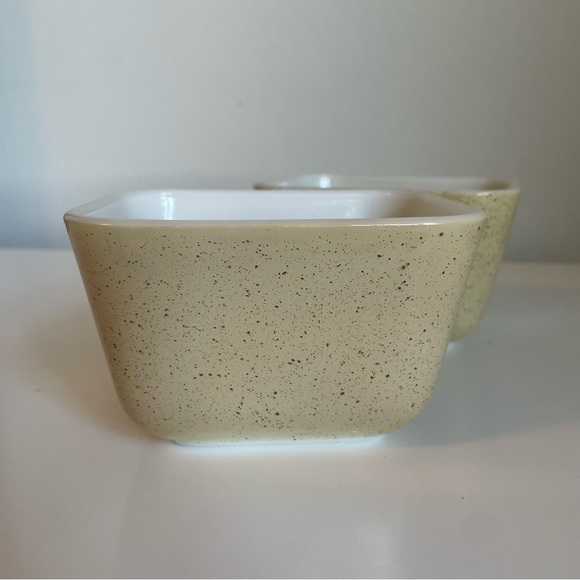 Two Pyrex Tan Speckle Refrigerator Boxes, No Lids - Picture 3 of 7